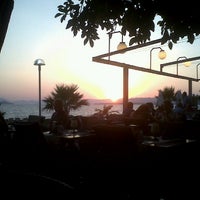 Das Foto wurde bei Eyna Restaurant von Tamer am 6/28/2012 aufgenommen