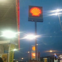 Photo prise au Shell par Calvin L. le3/5/2012