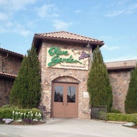 Photo taken at Olive Garden by Zach R. on 8/22/2011