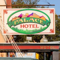 6/25/2012 tarihinde Matt L.ziyaretçi tarafından Palace Hotel'de çekilen fotoğraf