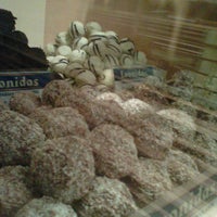 7/30/2011 tarihinde Christine M.ziyaretçi tarafından Leonidas Belgian Chocolates'de çekilen fotoğraf