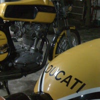 Photo taken at Vintage Ducati Villa / บ้านดูคาติโบราณ by Nadda R. on 3/13/2011