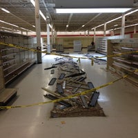 Das Foto wurde bei Walmart von The Kiwibok am 6/4/2012 aufgenommen