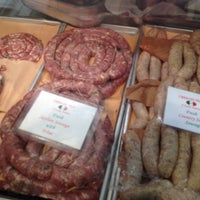 Photo prise au Cappuccio&amp;#39;s Meats par Jake K. le4/6/2012