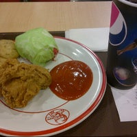 Photo taken at KFC by Dita I. on 8/31/2012
