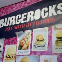 Снимок сделан в Burgerocks пользователем Rini S. 12/13/2011