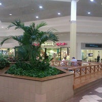 รูปภาพถ่ายที่ Lakeland Square Mall โดย Carol Z. เมื่อ 3/15/2012