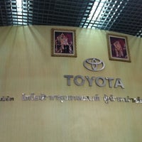 Photo taken at Toyota Krungthepyont by Sisie C. on 6/22/2011