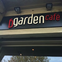 Foto tirada no(a) Bar Garden Café por Riccardo F. em 9/7/2011
