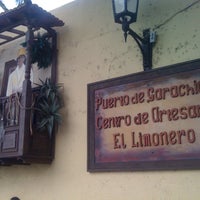 รูปภาพถ่ายที่ Centro Artesanal El Limonero (Casa de Los Balcones) โดย El Muchacho (. เมื่อ 3/1/2012