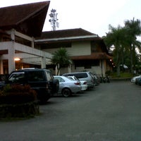 Photo taken at Pusako Hotel Bukittinggi by Desri Y. on 12/8/2011