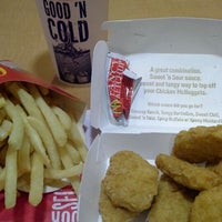 Photo taken at McDonald&amp;#39;s by Geovani W. on 5/2/2012