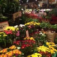 รูปภาพถ่ายที่ The Fresh Market โดย Julie M. เมื่อ 9/2/2012