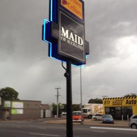 Photo taken at Maid of Auckland by Joshua D. on 3/14/2012