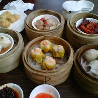 Photo taken at Da Jia Fu (大家福) Restaurant by Guste on 5/27/2012