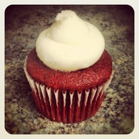 รูปภาพถ่ายที่ Cupcakes-A-Go-Go โดย Criis R. เมื่อ 2/16/2012