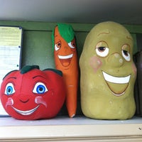 5/30/2012 tarihinde Duane D.ziyaretçi tarafından Layton Fruit Market'de çekilen fotoğraf