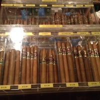 6/14/2012 tarihinde Loren L.ziyaretçi tarafından Vato Cigars'de çekilen fotoğraf