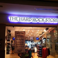 7/15/2012 tarihinde Masashi S.ziyaretçi tarafından The Hard Rock Store'de çekilen fotoğraf