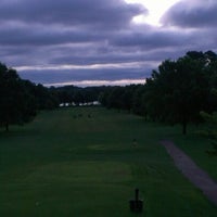 Foto tomada en Hiawatha Golf Club  por Kane K. el 8/16/2012