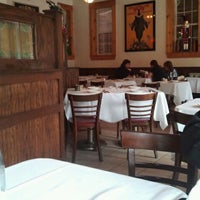 รูปภาพถ่ายที่ Jester&amp;#39;s Cafe โดย Mischele L. เมื่อ 6/12/2012