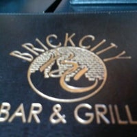 Foto tirada no(a) Brick City Bar &amp;amp; Grill por Tony R. em 5/10/2012