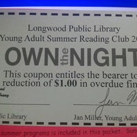 รูปภาพถ่ายที่ Longwood Public Library โดย Michelle B. เมื่อ 7/6/2012