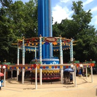 6/13/2012 tarihinde Tony M.ziyaretçi tarafından Mäch Tower - Busch Gardens'de çekilen fotoğraf