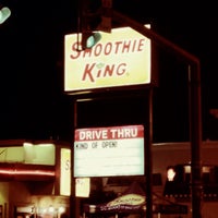 รูปภาพถ่ายที่ Smoothie King โดย Josh F. เมื่อ 9/1/2012
