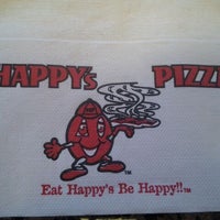 Das Foto wurde bei Happy&amp;#39;s Pizza von Gerard R. am 5/11/2012 aufgenommen