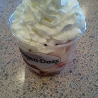 Photo taken at Haagen-Dazs by Sherrie on 6/17/2012