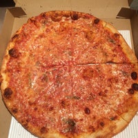 Снимок сделан в Kings County Pizza пользователем Andrew 8/20/2014