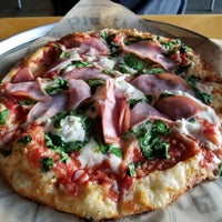 10/15/2017 tarihinde Stella P.ziyaretçi tarafından Pieology Pizzeria'de çekilen fotoğraf