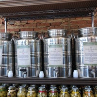 8/6/2018에 Xin R.님이 EVOO Marketplace-Denver-Olive Oils and Aged Balsamics에서 찍은 사진