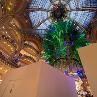 Foto tirada no(a) Galeries Lafayette Haussmann por M🚑💉🏋️‍♂️ em 11/20/2022