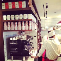 7/18/2013 tarihinde Ali D.ziyaretçi tarafından Corso Coffee'de çekilen fotoğraf
