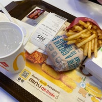 Photo taken at McDonald&amp;#39;s &amp;amp; McCafé by Nottoday B. on 11/26/2021