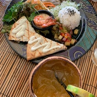 12/6/2018 tarihinde Patrick M.ziyaretçi tarafından Bamboo Restaurant and Gallery'de çekilen fotoğraf