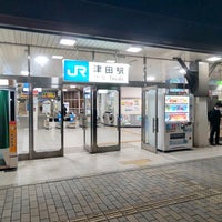 Photo taken at 津田駅 バス停 by きゅーれん on 12/10/2021