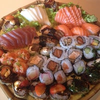 Снимок сделан в Minoru Sushi пользователем Amanda M. 7/31/2013