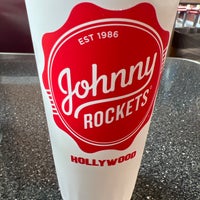 Photo taken at Johnny Rockets by Eyad A. on 7/7/2023