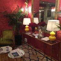 Foto diambil di Hôtel des Marronniers oleh Richard M. pada 3/19/2016