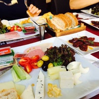 Photo taken at Muizz Cafe &amp;amp; Restaurant by Fatoş Ö. on 8/17/2015