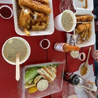 Foto scattata a Malibu Seafood Fresh Fish Market &amp;amp; Patio Cafe da Stella K. il 9/4/2023