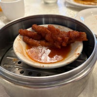 Foto diambil di Canton House Chinese Restaurant oleh Towner B. pada 12/23/2023