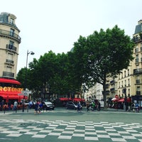 Photo taken at Boulevard du Montparnasse by Dilek B. on 6/27/2016