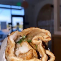 Снимок сделан в Simsim Outstanding Shawarma пользователем Yara.0fficial 🌺 6/17/2021