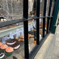 Foto tirada no(a) The Old Original Bakewell Pudding Shop por Hala em 10/17/2021