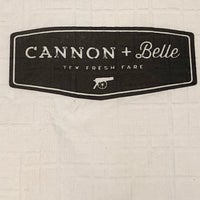 รูปภาพถ่ายที่ Cannon + Belle โดย Jim R. เมื่อ 3/25/2019