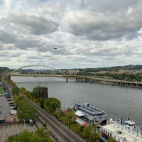 Photo taken at Sheraton Pittsburgh Hotel at Station Square by martín g. on 9/27/2020